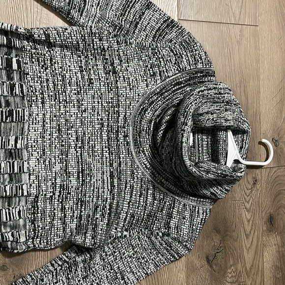 Cavlin Kelin Cowl neck knit dress, Size M - Picture 3 of 10